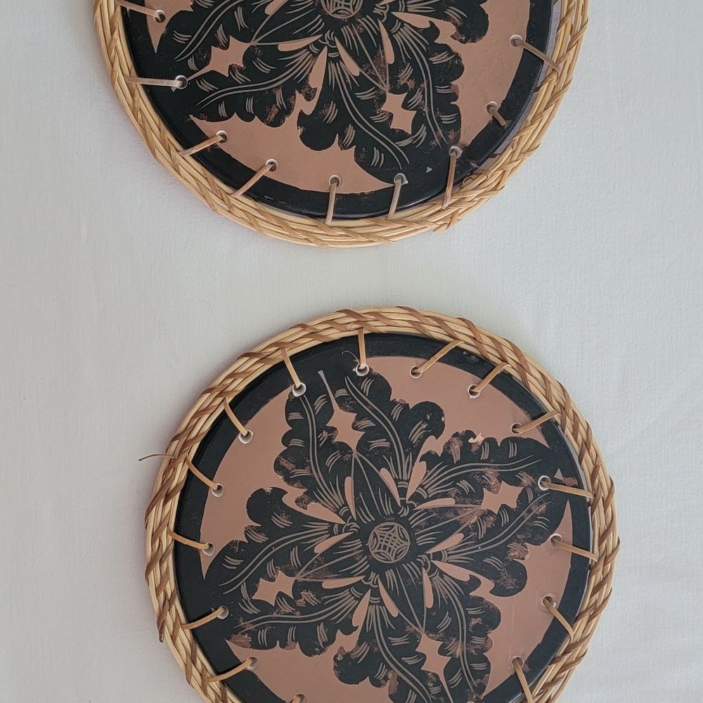 2 Tradewind Bay Ceramic Tile Trivet Round 8X8 Wicker woven around edges